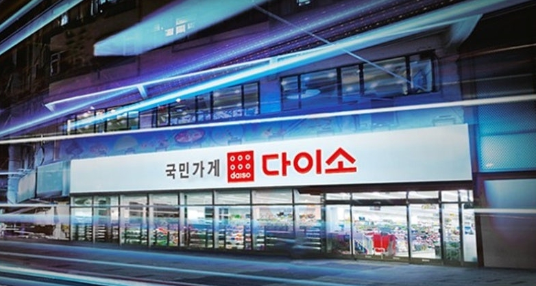 743831